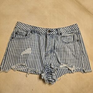 ​⚓️ Forever 21 Distressed Striped Denim Shorts ⚓️​